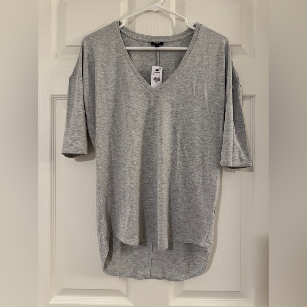 NWT Express V-Neck Three Quarter Sleeve London Tee 
Size XS